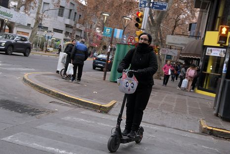 Proponen que se deba tener una licencia de conducir a quienes utilizan monopatines eléctricos en Mendoza. Proponen que se deba tener una licencia de conducir a quienes utilizan monopatines eléctricos en Mendoza.
