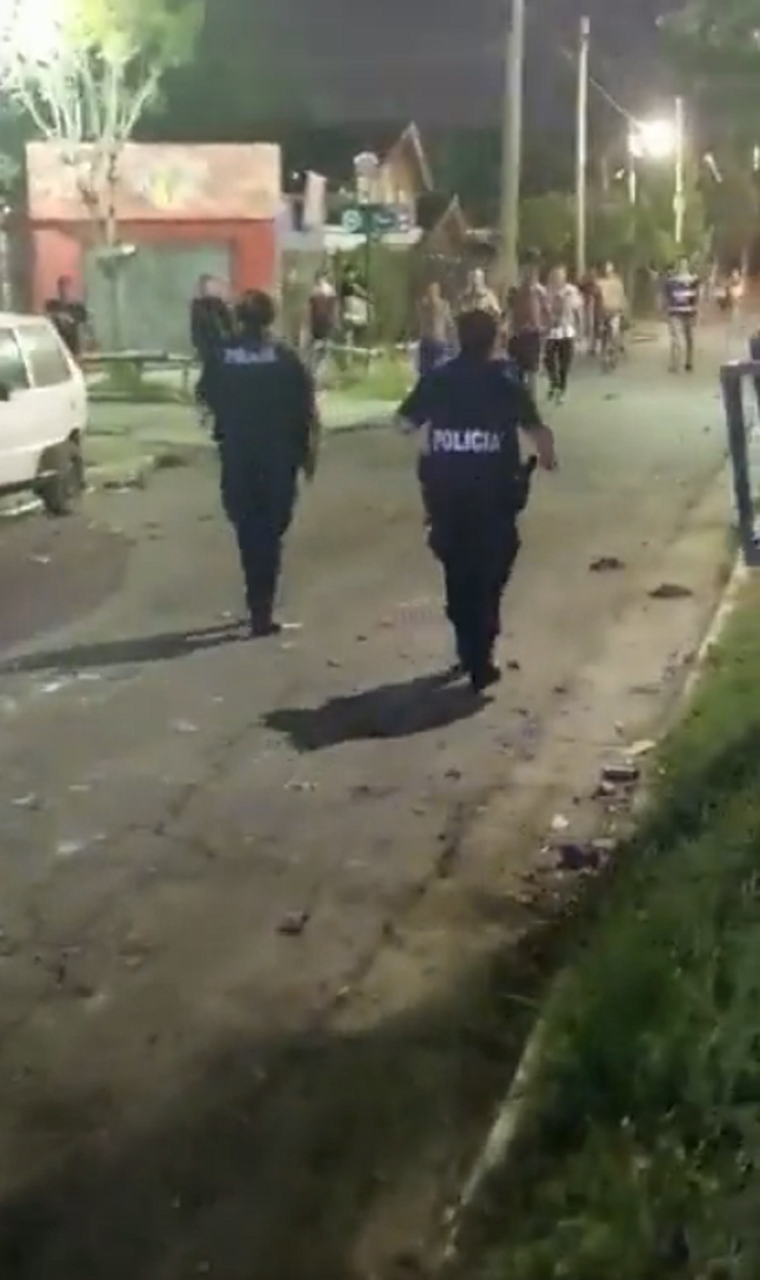 El violento episodio en Merlo fue grabado por vecinos de la zona