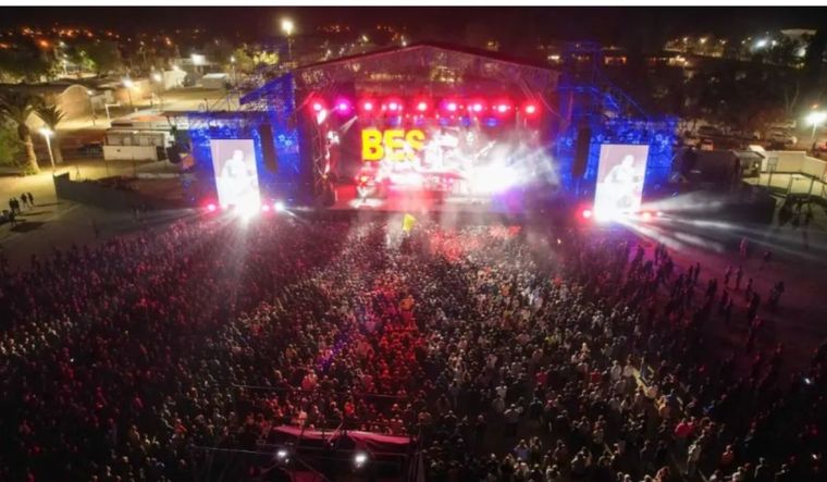 Divididos brilló en Mendoza ante miles de fanáticos Foto: Foto: Captura de pantalla/ @alvearcultura