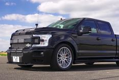Ford F-150 vs Monster Truck Foto: CarWow