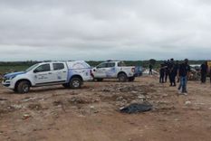 El cuerpo del hombre estaba calcinado en el auto y sus manos en un basural