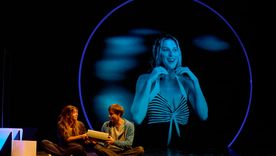 El curioso incidente del perro a medianoche: una experiencia teatral de nivel internacional que emociona de principio a fin. El curioso incidente del perro a medianoche: una experiencia teatral de nivel internacional que emociona de principio a fin.