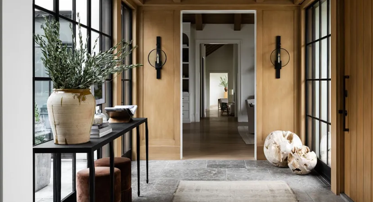 Entrada: un espacio que abre otros espacios en tono de bienvenida. Foto: Foto: estudios McGee y homesandgardens.com