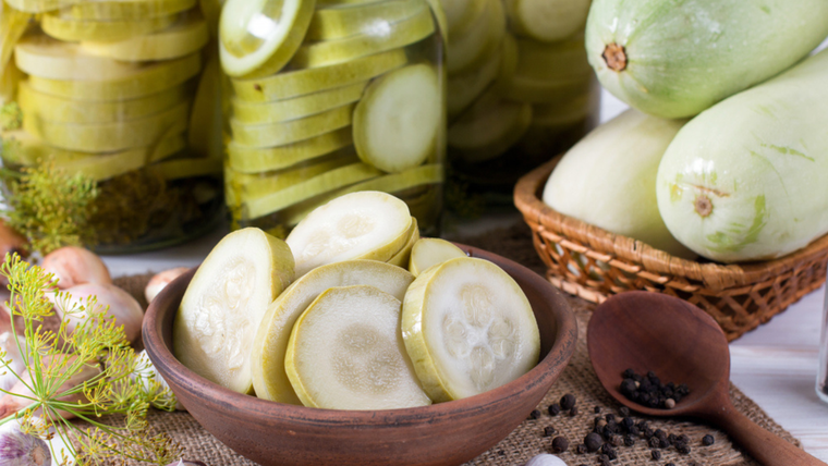 Fresca tentación: receta de zucchini al escabeche fácil para el verano.