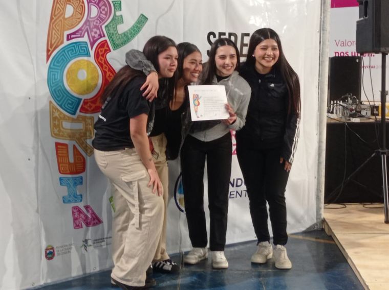 La escuela de Vendimia Chakaymanta en el pre Cosquín. La escuela de Vendimia Chakaymanta en el pre Cosquín.