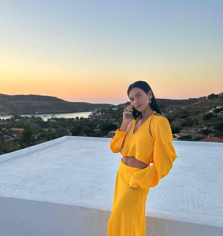 Una, dos y hasta tres opciones para que puedas clonar el conjunto estrella de Dua Lipa Foto: Instagram