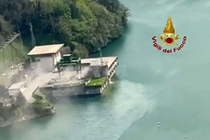 Investigan las causas de la explosión que causó varias muertes y desaparecidos.