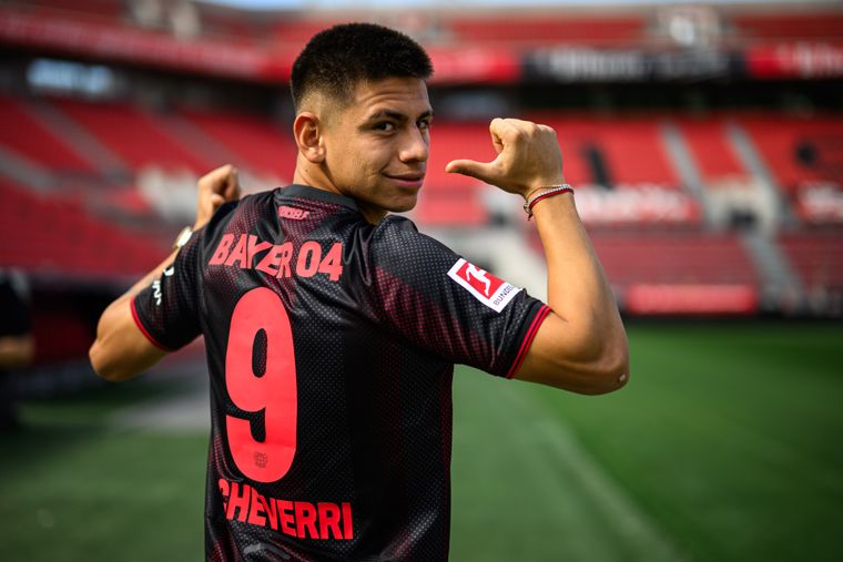 El Diablito Echeverri ya viste la camiseta del Bayer Leverkusen.