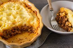 Receta de pastel de papas al estilo argentino fácil y rendidor.