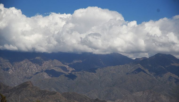 La cordillera se mantendrá nublada este jueves en Mendoza, aunque sin precipitaciones previstas. La cordillera se mantendrá nublada este jueves en Mendoza, aunque sin precipitaciones previstas.