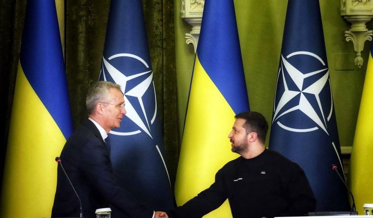 Stoltenberg Zelenski Stonteberg y Zelenski, ennKiev. Foto: Efe.