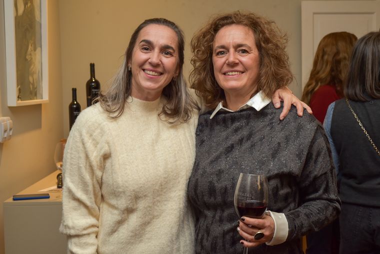 Georgina junto a su hermana artistas, María Cicchitti. Georgina junto a su hermana artistas, María Cicchitti.