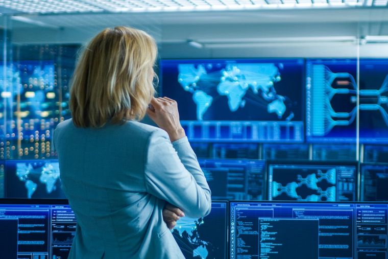 La discusión central también incluyó el sesgo de género en la Inteligencia Artificial. La discusión central también incluyó el sesgo de género en la Inteligencia Artificial.