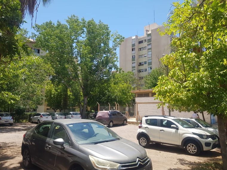 Cuatro personas heridas en el barrio Unimev serían víctimas del agresor. Foto: Cristian Minich/MDZ