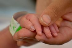 El bebé murió a causa de los golpes que le dieron sus padres
