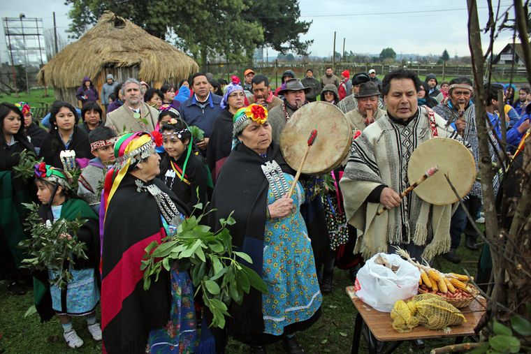 Año Nuevo Mapuch, se celebra en Chile y Argentina. Año Nuevo Mapuch, se celebra en Chile y Argentina.