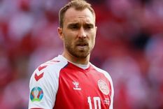 Christian Eriksen necesitó tratamiento de emergencia en la cancha antes de ser trasladado al hospital. Foto: GETTY IMAGES