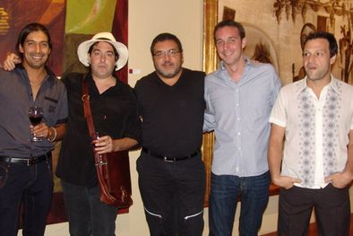 MDZol | Hay equipo. Rodrigo Scalzi, Osvaldo Chiavazza, Sergio Roggerone, Flaco Gabrielli -organizador de la muestra- y Gustavo Coppoletta. Foto: MDZ