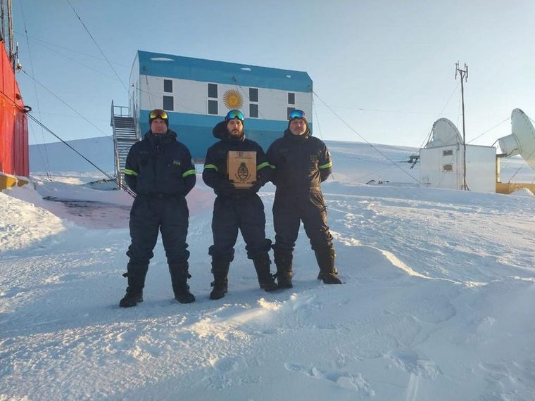 En mulas, lanchas, aviones y helicópteros: el amplio despliegue para hacer llegar las urnas a los lugares más recónditos del país Foto: Correo Argentino