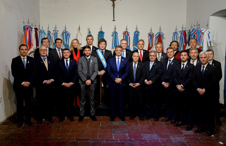 Casi un año después de la firma del Pacto de Mayo entre el presidente Javier Milei y 19 gobernadores, el Gobierno organizará la primera reunión del Consejo de Mayo.