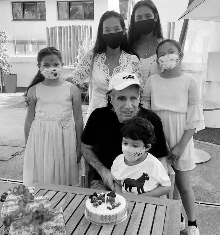 Guillermo Vilas con su familia. Foto: Twitter @GuilleVilasOK