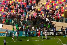Los incidentes en el estadio Madre de Ciudades. Foto: Télam Los incidentes en el estadio Madre de Ciudades. Foto: Télam