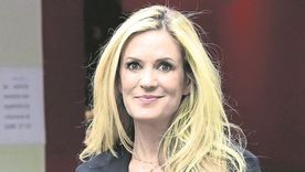 Rebecca de Alba regresó a la televisión en 2021 conduciendo un exitoso reality show.