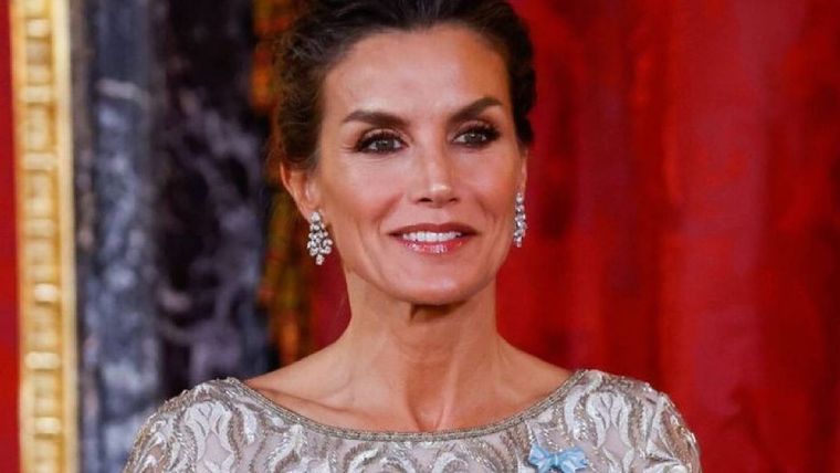 Letizia Ortiz deslumbró con un vestido de Gabriel Lage.