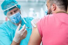 Los científicos quieren saber más sobre el virus y probar vacunas contra nuevas variantes. Foto: GETTY IMAGES