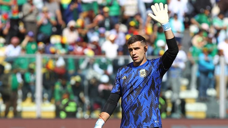 El Dibu agradeció la ovación. Foto: @Argentina