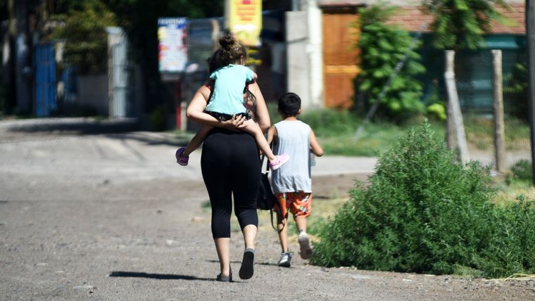 AUH tendrá un aumento del 2,9% en abril. Foto: Rodrigo DAngelo / MDZ