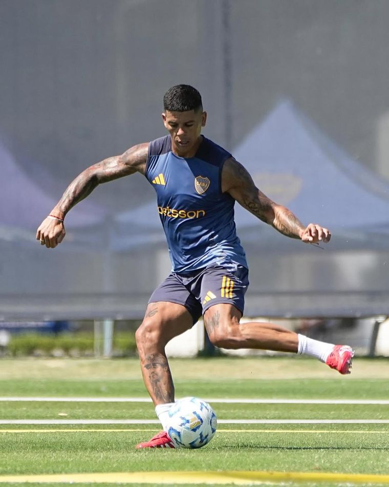 Marcos Rojo no tiene lugar en Boca y habría recibido el llamado de Gustavo Costas para sumarse a Racing. Marcos Rojo no tiene lugar en Boca y habría recibido el llamado de Gustavo Costas para sumarse a Racing. 