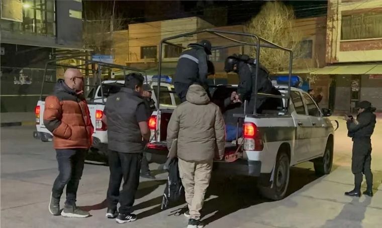 Trasladan al quinto detenido por el triple crimen de Florencio Varela.
