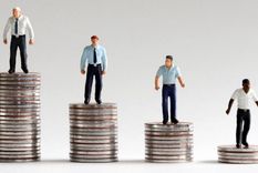 La teoría del goteo prometía que si se bajaban impuestos a los ricos, se acabaría beneficiando también al resto porque ese dinero se invertiría e impulsaría la economía. Foto: Getty Images