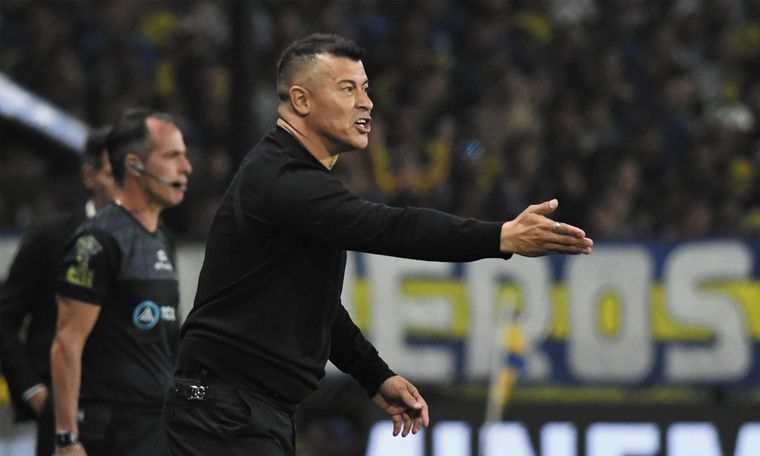 Jorge Almirón debutó en la Bombonera y rápidamente dispuso un nuevo entrenamiento. Foto: @BocaJrsOficial