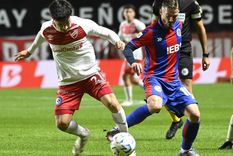 La chicana de San Lorenzo a Nicolás Diez. Foto: FotoBaires La chicana de San Lorenzo a Nicolás Diez. Foto: FotoBaires