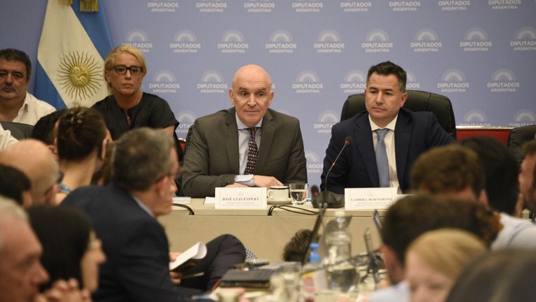 Espert José Luis Espert está a cargo de la conducción del debate, donde participarán funcionarios. Foto: Juan Mateo Aberastain / MDZ