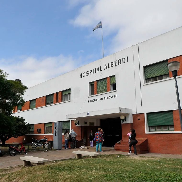 El hombre ingresó al hospital y afirmó un ataque de delincuentes