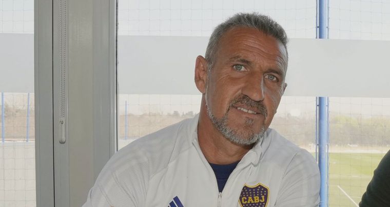 Raúl Cascini le pegó a varios exfutbolistas de Boca por las críticas hacia Juan Román Riquelme. Foto: @BocaJrsOficial