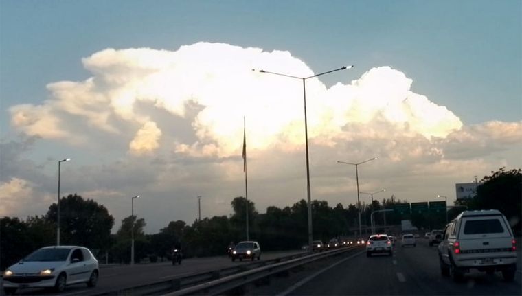 Tormentas aisladas podrían afectar el centro y sur de Mendoza durante la noche. Tormentas aisladas podrían afectar el centro y sur de Mendoza durante la noche.