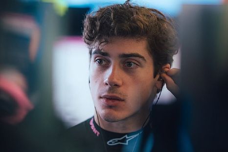 El piloto de Alpine se prepara para el estreno en una temporada marcada por un nuevo reglamento. El piloto de Alpine se prepara para el estreno en una temporada marcada por un nuevo reglamento.