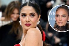 La sorpresiva imagen que compartió Salma Hayek durante el cumpleaños de Jennifer Lopez.