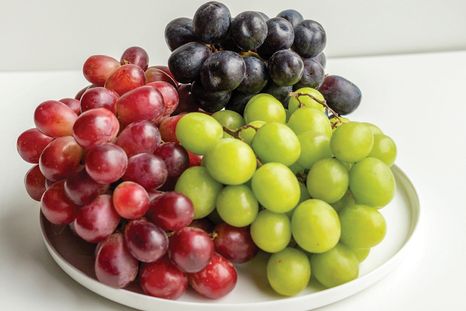 El origen de la tradición de comer 12 uvas combina elementos históricos, simbolismo y tradición popular. El origen de la tradición de comer 12 uvas combina elementos históricos, simbolismo y tradición popular.