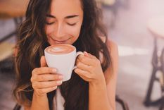 Tomar consciencia de cómo y cuándo consumimos el café es clave para cuidar nuestro bienestar. Foto: Shutterstock