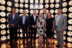 Bruno Arcucci, Silvio Margaria, Edgardo Carbone, Hebe Casado, Patricio Supervielle, Alejandra Naughton, y Alejandro Stengel. Foto: Banco Supervielle