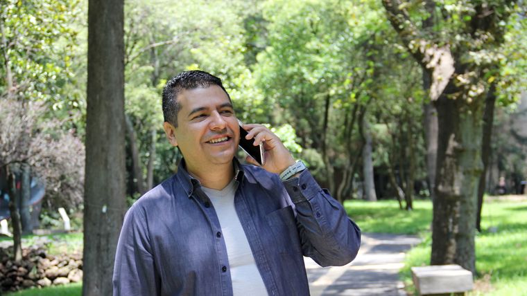 La inteligencia artificial recomienda enfocar la reconversión laboral en herramientas digitales y oficios con salida rápida.