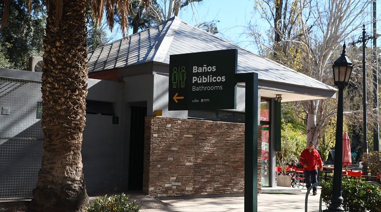 Los baños colapsan cuando hay mucha gente en el Parque Foto: ALF PONCE MERCADO / MDZ