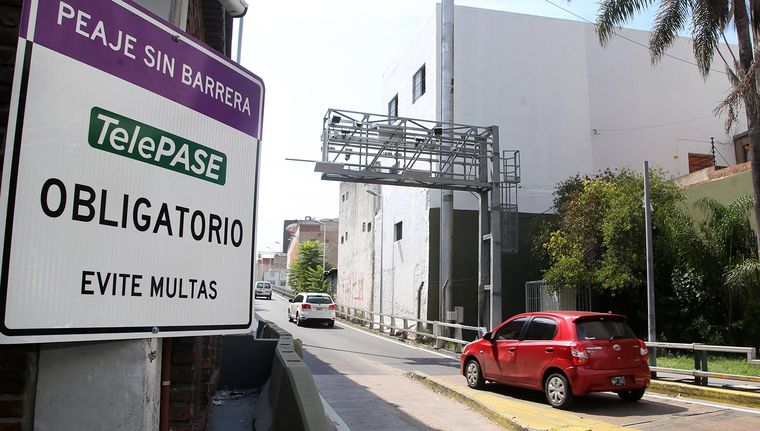 En los va del año, el gobernador Axel Kicillof aplicó cuatro aumentos de peajes en algunas rutas provinciales y accesos a CABA. Foto: NA