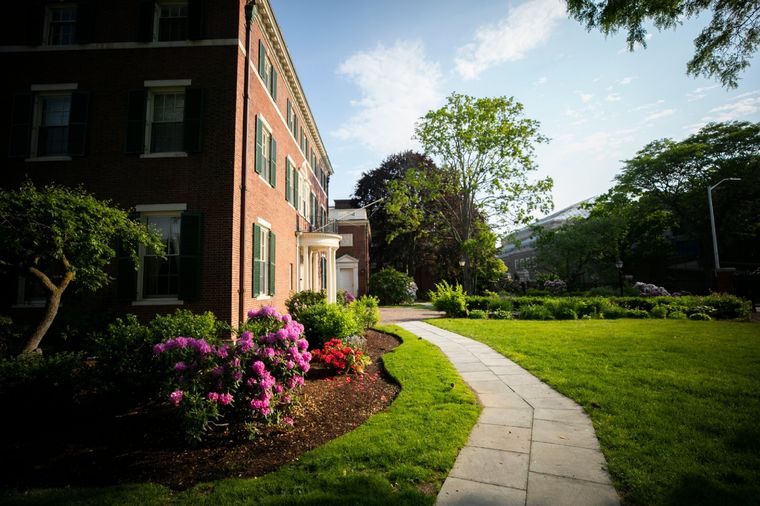La Escuela de Negocios de Harvard tiene centros en varios países del mundo. Foto: Twitter (@Harvard)