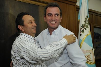 MDZol | Jaque y Pérez y un abrazo para la foto. Foto: Nacho Gaffuri / MDZ